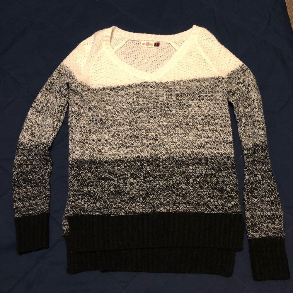 So knit sweater, size small in juniors